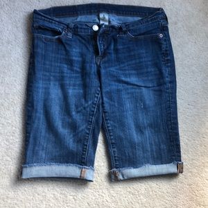 Lucky Brand 🍀 Bermuda Jean shorts size 29/8